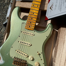 Load image into Gallery viewer, 1962 Fender Masterbuilt Custom Shop Poblano Stratocaster Relic Aged Sage Green Metallic David Brown Maple Cap