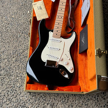 Load image into Gallery viewer, 2010 Fender Eric Clapton Custom Shop Stratocaster - Blackie