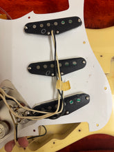 Load image into Gallery viewer, 1982 Fender Fullerton ’62 Reissue Stratocaster - Vintage White