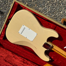 Load image into Gallery viewer, 1999 Fender Custom Shop Cunetto &#39;57 Reissue Stratocaster Relic John Cruz Blonde 1950s