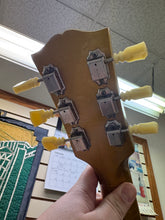 Load image into Gallery viewer, 1952 Gibson Les Paul Standard - 1959-1960 Factory Appointments 5-latch Lifton Case Burst