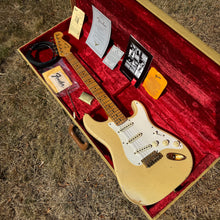 Load image into Gallery viewer, 1995 Fender Custom Shop Relic Cunetto Stratocaster Mary Kaye