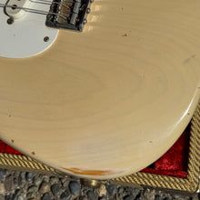 Load image into Gallery viewer, 1999 Fender Custom Shop Cunetto &#39;57 Reissue Stratocaster Relic John Cruz Blonde 1950s