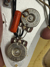 Load image into Gallery viewer, 1982 Fender Fullerton ’62 Reissue Stratocaster - Vintage White