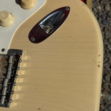 Load image into Gallery viewer, 1999 Fender Custom Shop Cunetto &#39;57 Reissue Stratocaster Relic John Cruz Blonde 1950s