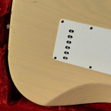 Load image into Gallery viewer, 1999 Fender Custom Shop Cunetto &#39;57 Reissue Stratocaster Relic John Cruz Blonde 1950s