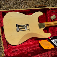 Load image into Gallery viewer, 1995 Fender Custom Shop Relic Cunetto Stratocaster Mary Kaye