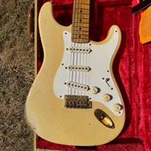 Load image into Gallery viewer, 1995 Fender Custom Shop Relic Cunetto Stratocaster Mary Kaye